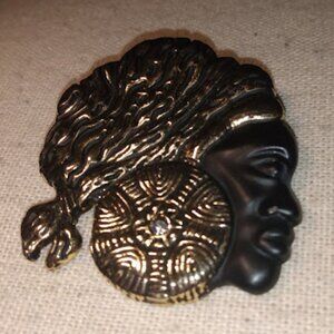 African lady head brooch.